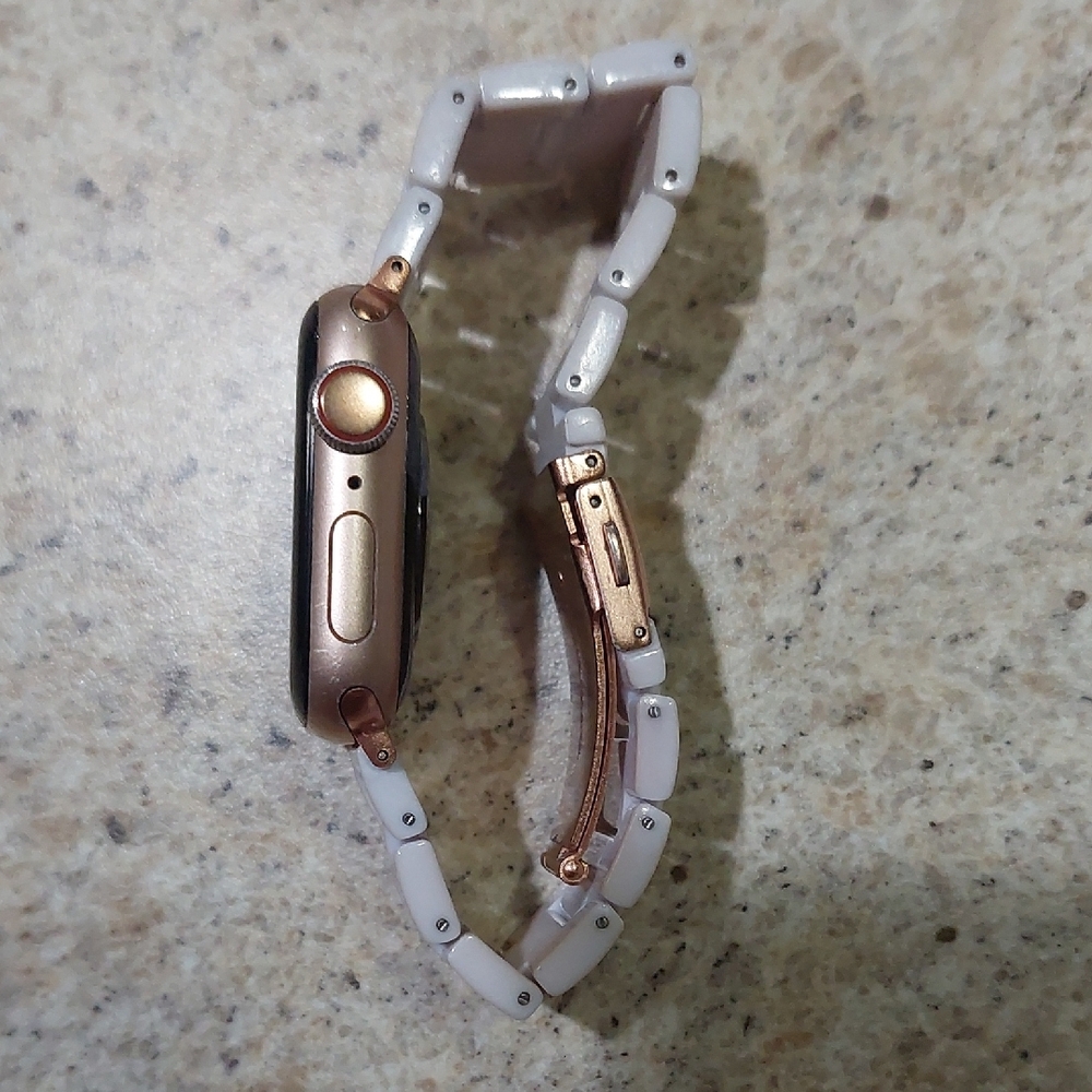 Apple Watch Series 5 - Picture 2 of 9
